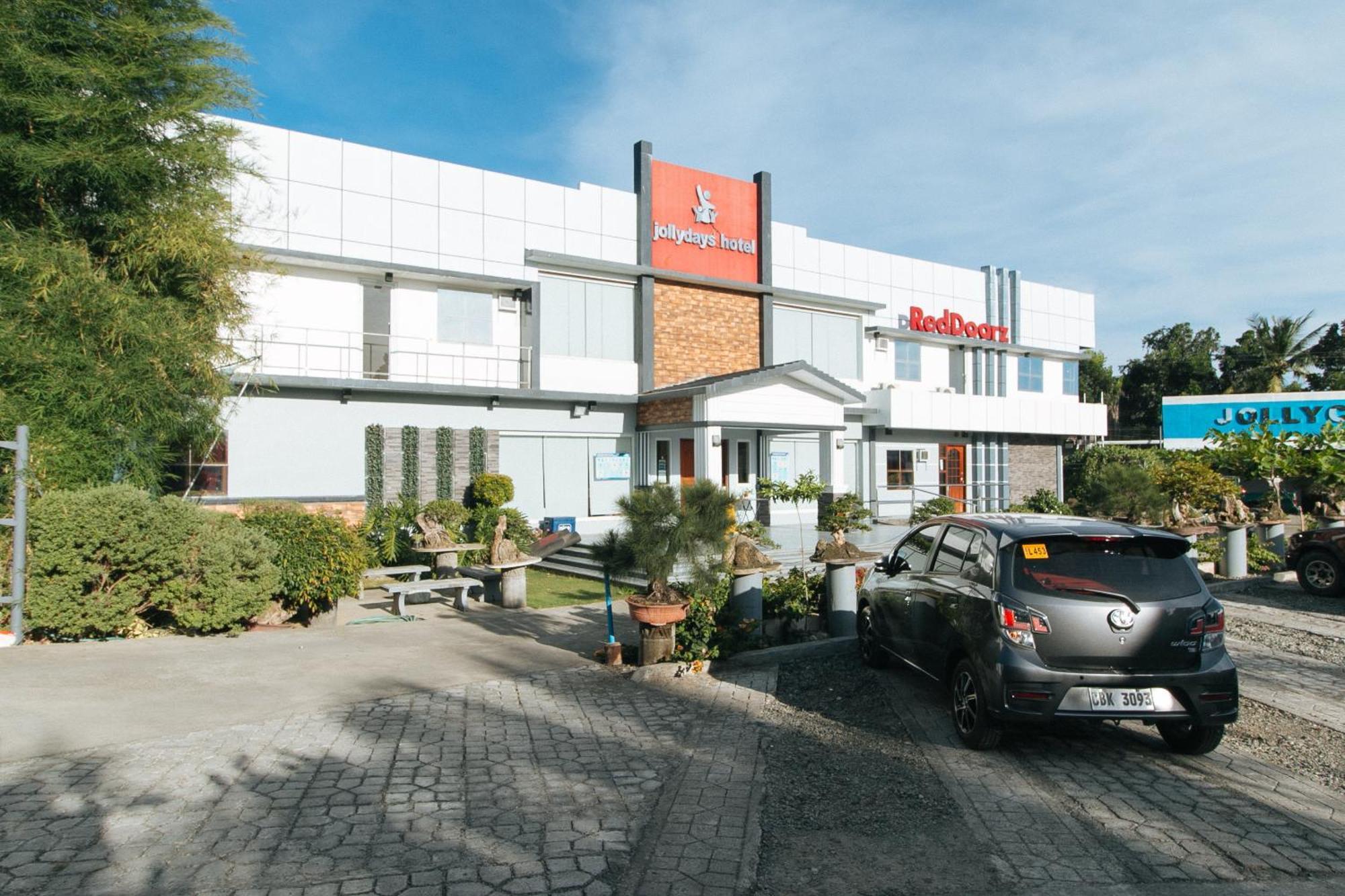 Reddoorz Plus @ Jollydays Hotel Nueva Ecija San Jose  Екстериор снимка