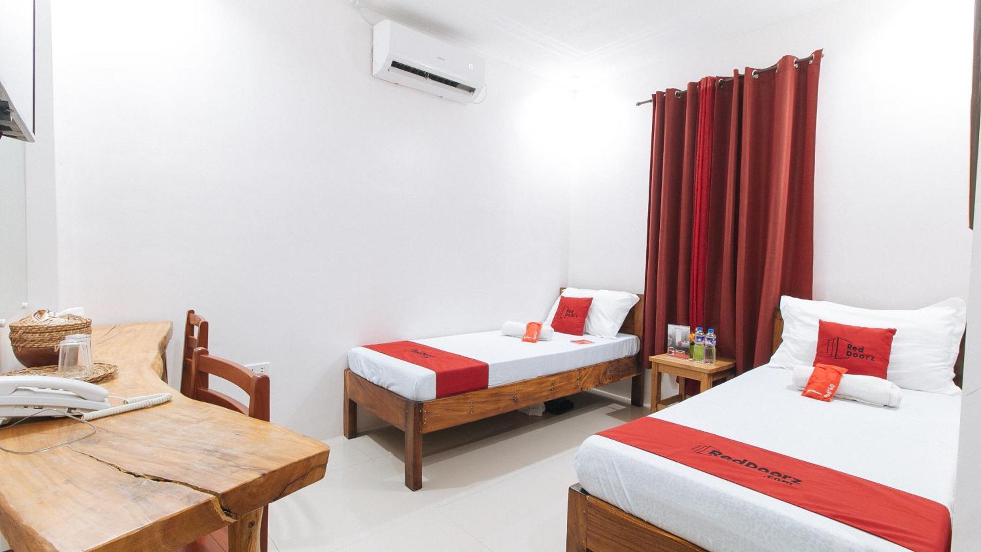 Reddoorz Plus @ Jollydays Hotel Nueva Ecija San Jose  Екстериор снимка