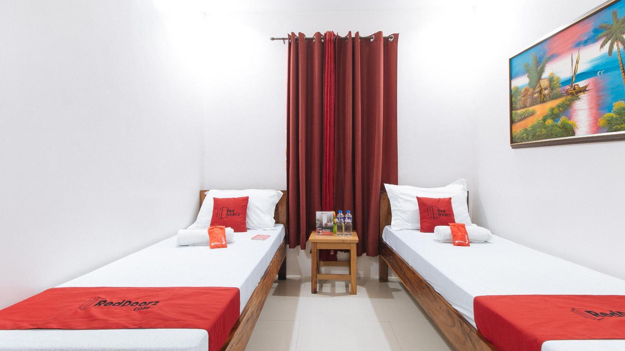 Reddoorz Plus @ Jollydays Hotel Nueva Ecija San Jose  Екстериор снимка