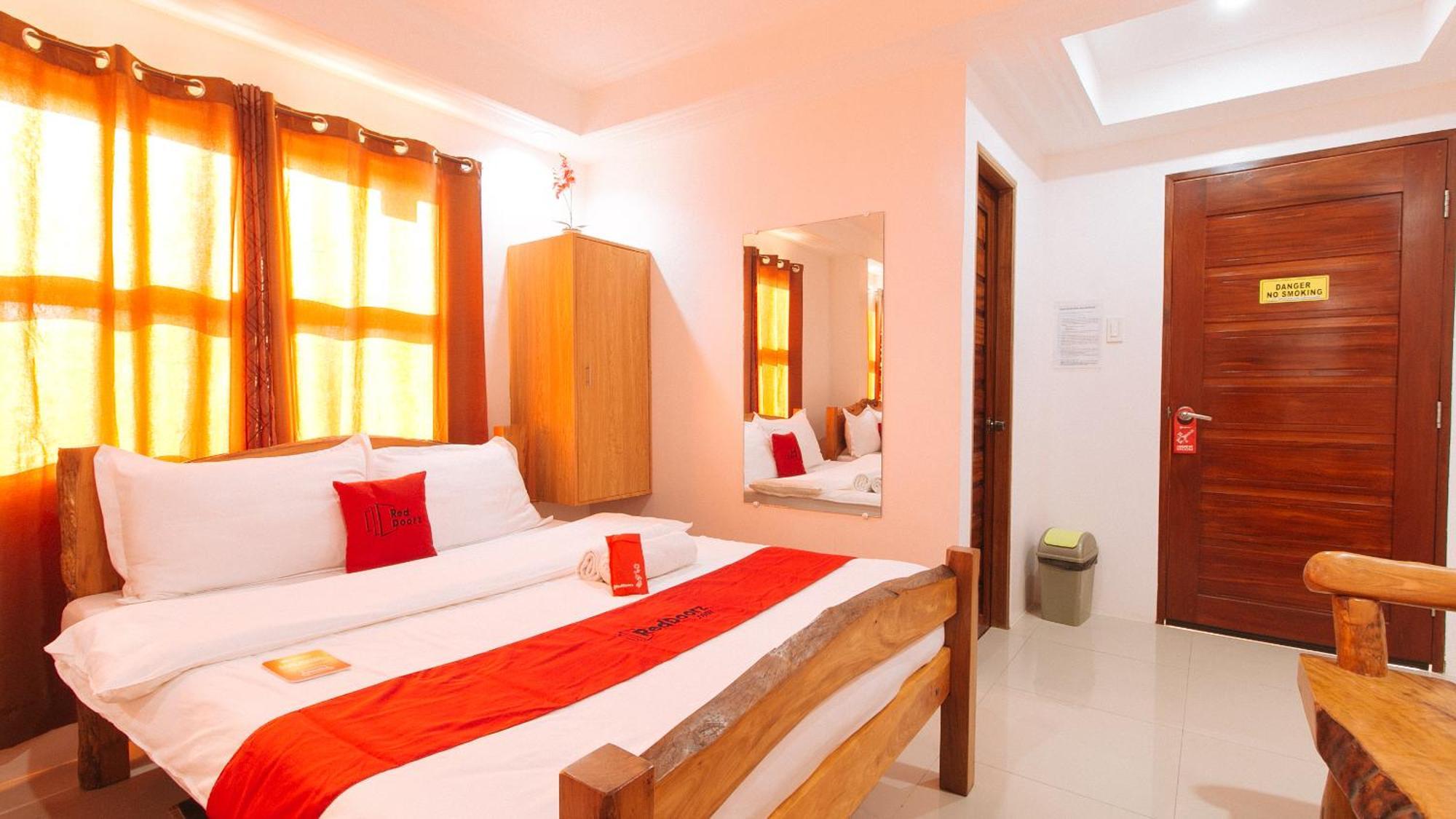 Reddoorz Plus @ Jollydays Hotel Nueva Ecija San Jose  Екстериор снимка