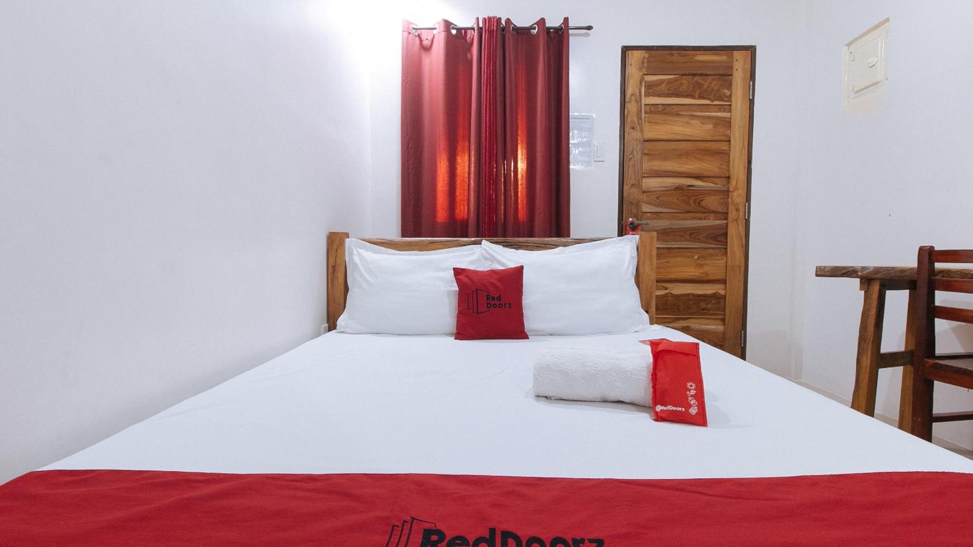 Reddoorz Plus @ Jollydays Hotel Nueva Ecija San Jose  Екстериор снимка