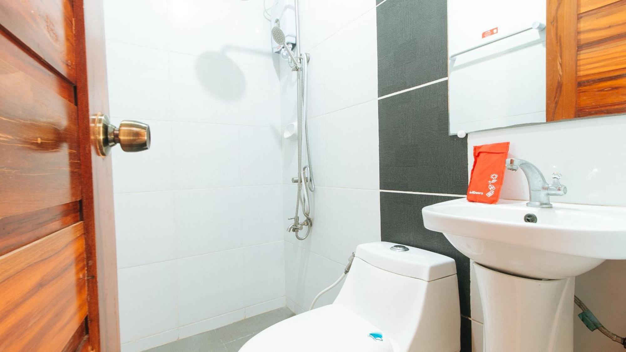 Reddoorz Plus @ Jollydays Hotel Nueva Ecija San Jose  Екстериор снимка