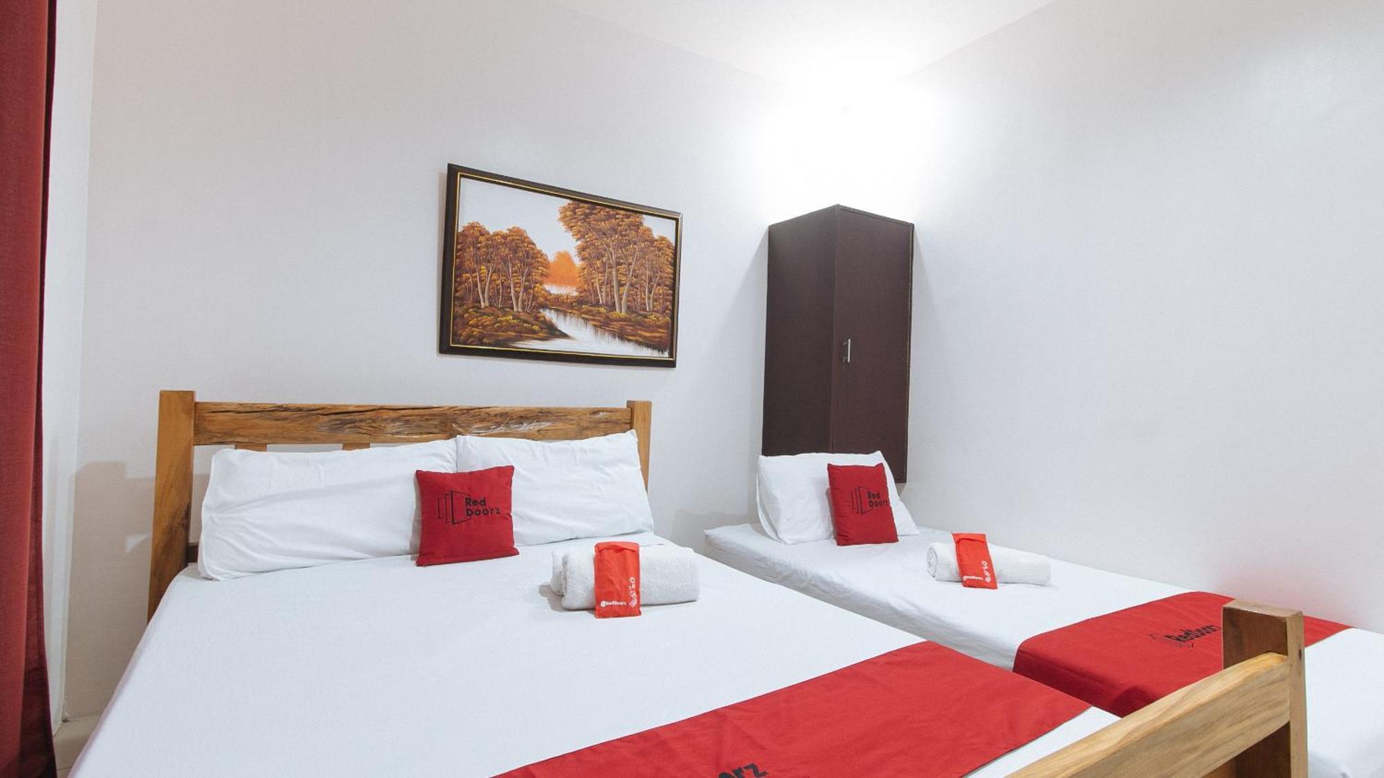 Reddoorz Plus @ Jollydays Hotel Nueva Ecija San Jose  Екстериор снимка