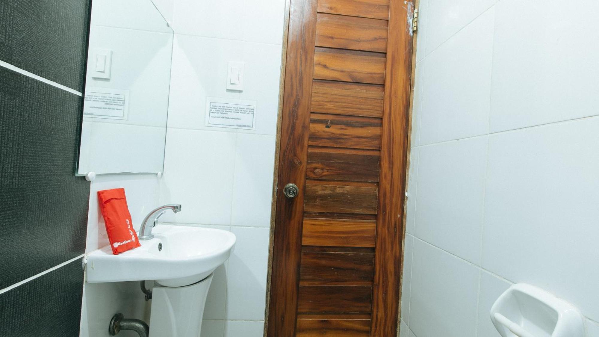 Reddoorz Plus @ Jollydays Hotel Nueva Ecija San Jose  Екстериор снимка